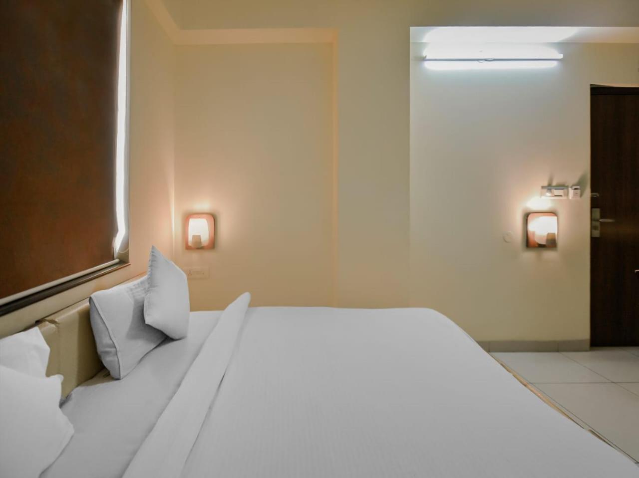 Hotel Vijaydeep Place Near Delhi Airport Нью-Дели Экстерьер фото