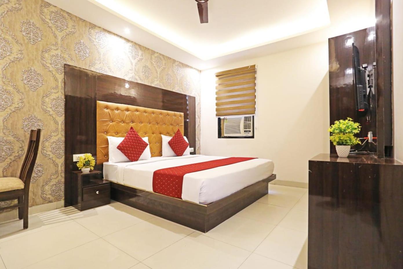 Hotel Vijaydeep Place Near Delhi Airport Нью-Дели Экстерьер фото