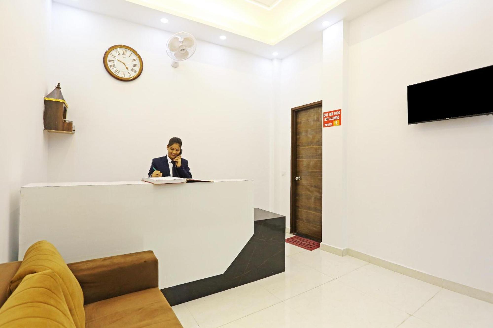 Hotel Vijaydeep Place Near Delhi Airport Нью-Дели Экстерьер фото