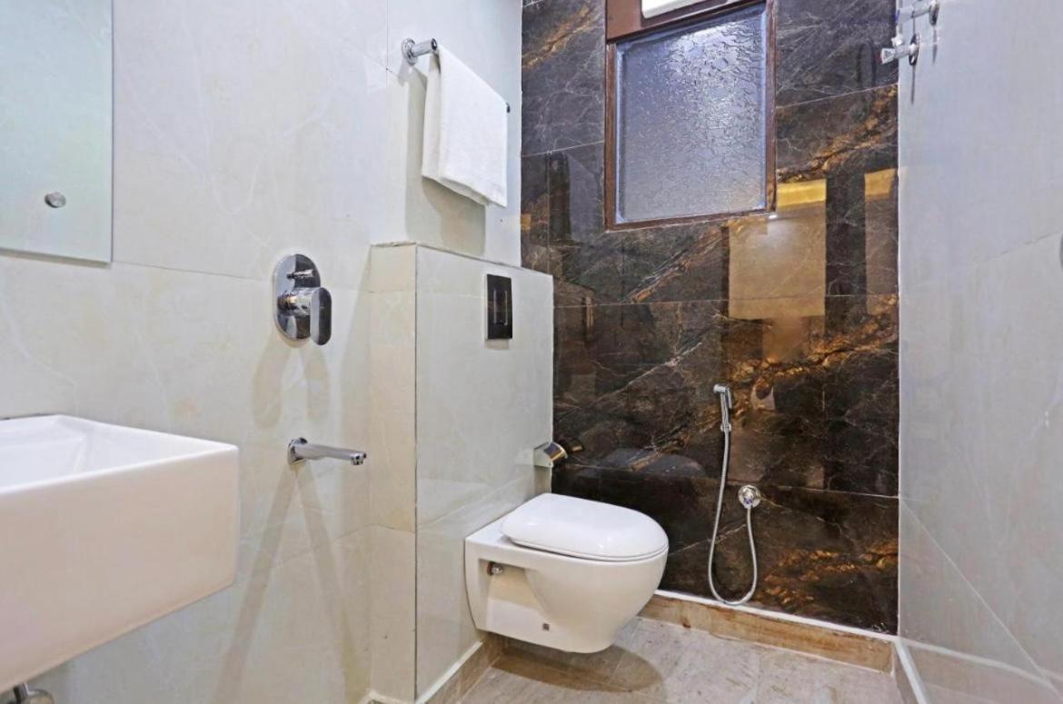 Hotel Vijaydeep Place Near Delhi Airport Нью-Дели Экстерьер фото