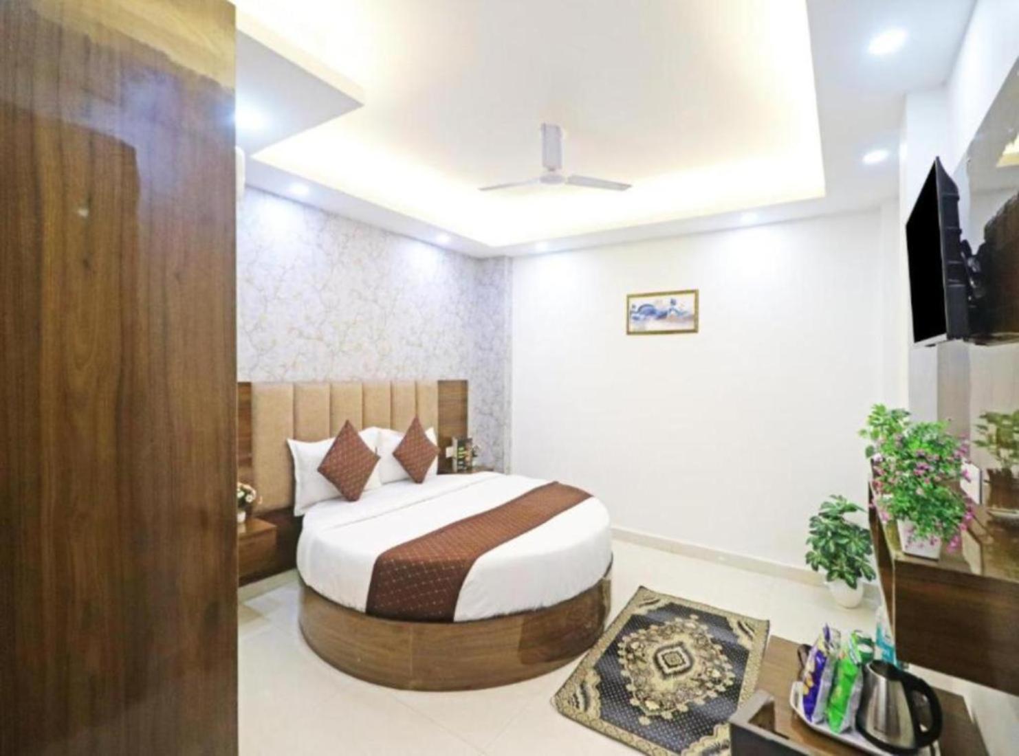 Hotel Vijaydeep Place Near Delhi Airport Нью-Дели Экстерьер фото