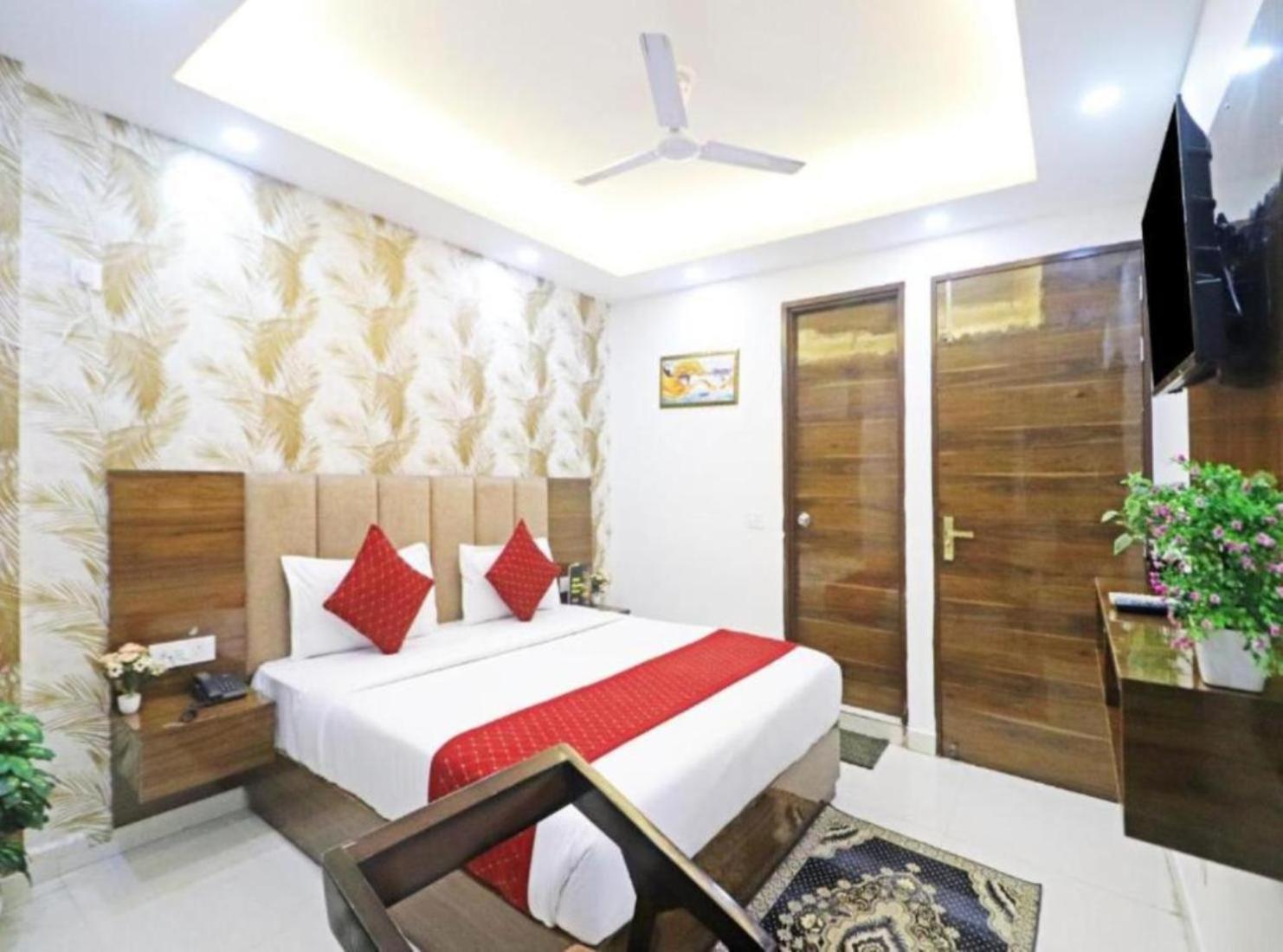 Hotel Vijaydeep Place Near Delhi Airport Нью-Дели Экстерьер фото