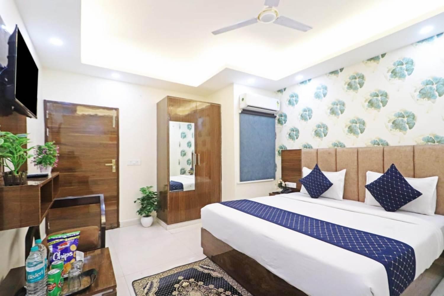 Hotel Vijaydeep Place Near Delhi Airport Нью-Дели Экстерьер фото