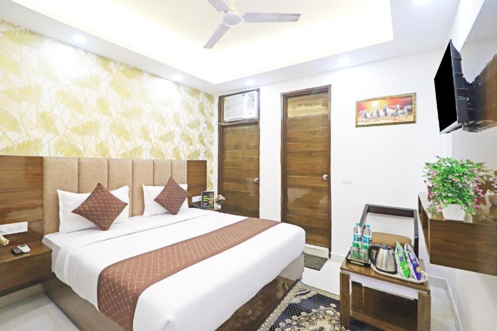 Hotel Vijaydeep Place Near Delhi Airport Нью-Дели Экстерьер фото
