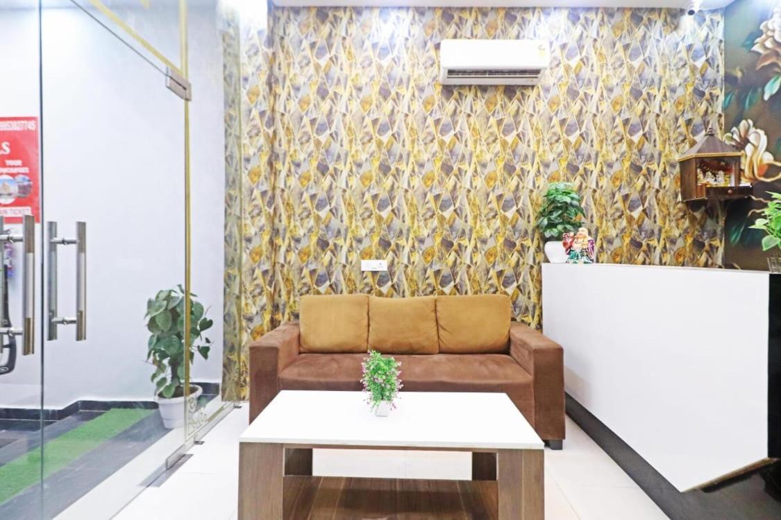 Hotel Vijaydeep Place Near Delhi Airport Нью-Дели Экстерьер фото